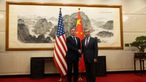 Μπλίνκεν: Συναντήθηκε με τον Κινέζο ΥΠΕΞ στο Πεκίνο – «Αρχίζουν να σταθεροποιούνται οι σχέσεις ΗΠΑ – Κίνας»